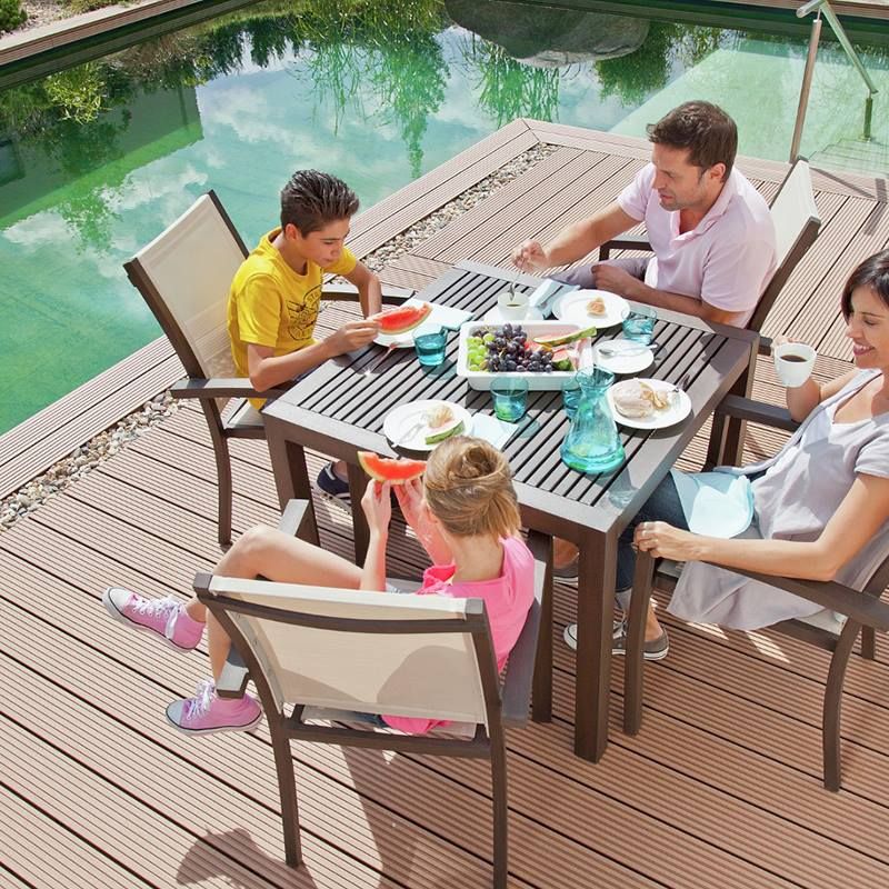 go-nhua-ngoai-troi-co-an-toan-cho-tre-em-va-thu-cung-khong-208.html