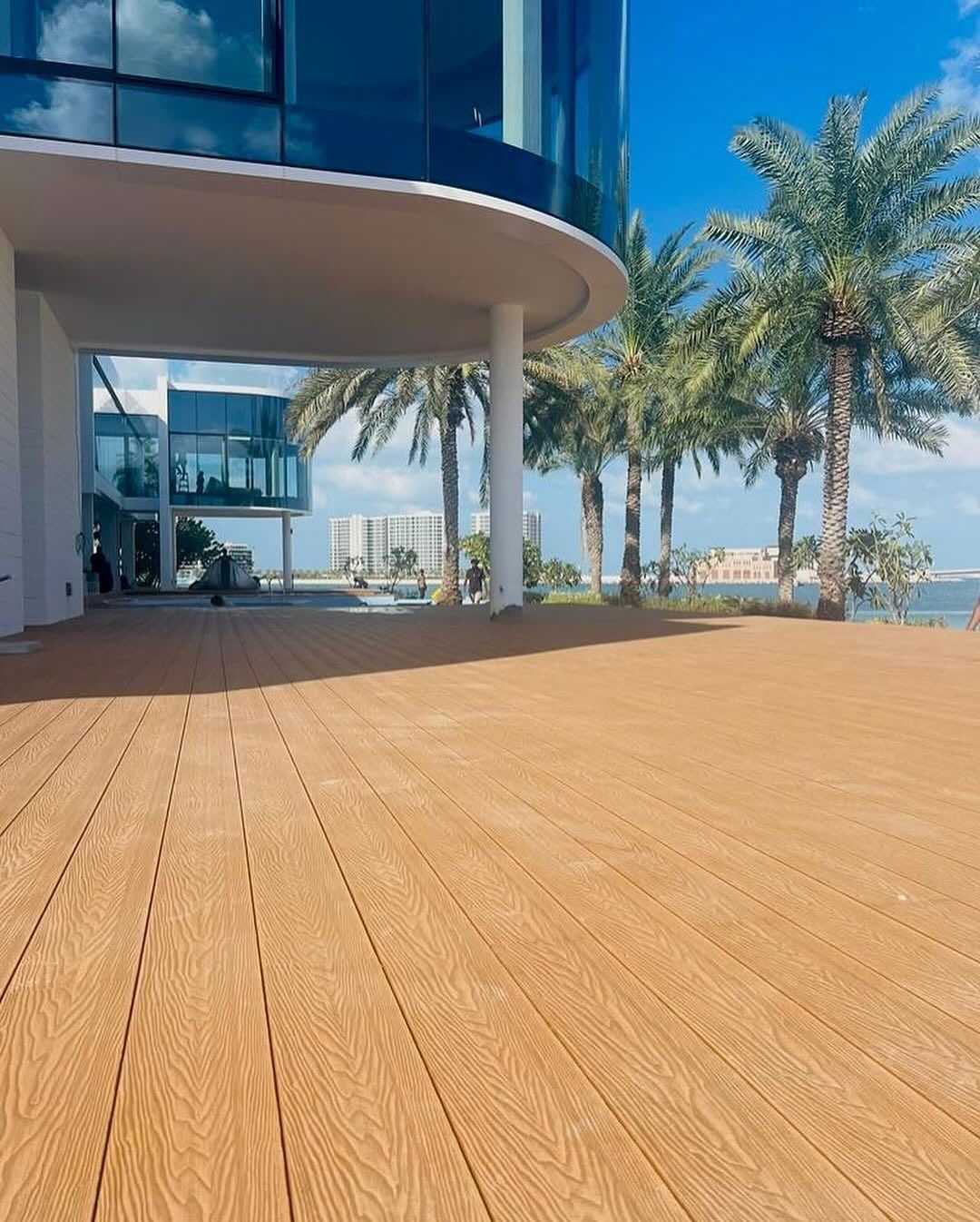 cong-trinh-gan-bien-co-nen-dng-g-nhua-khong-su-that-ve-do-ben-troc-thu-thach-ca-muoi-bien-259.html