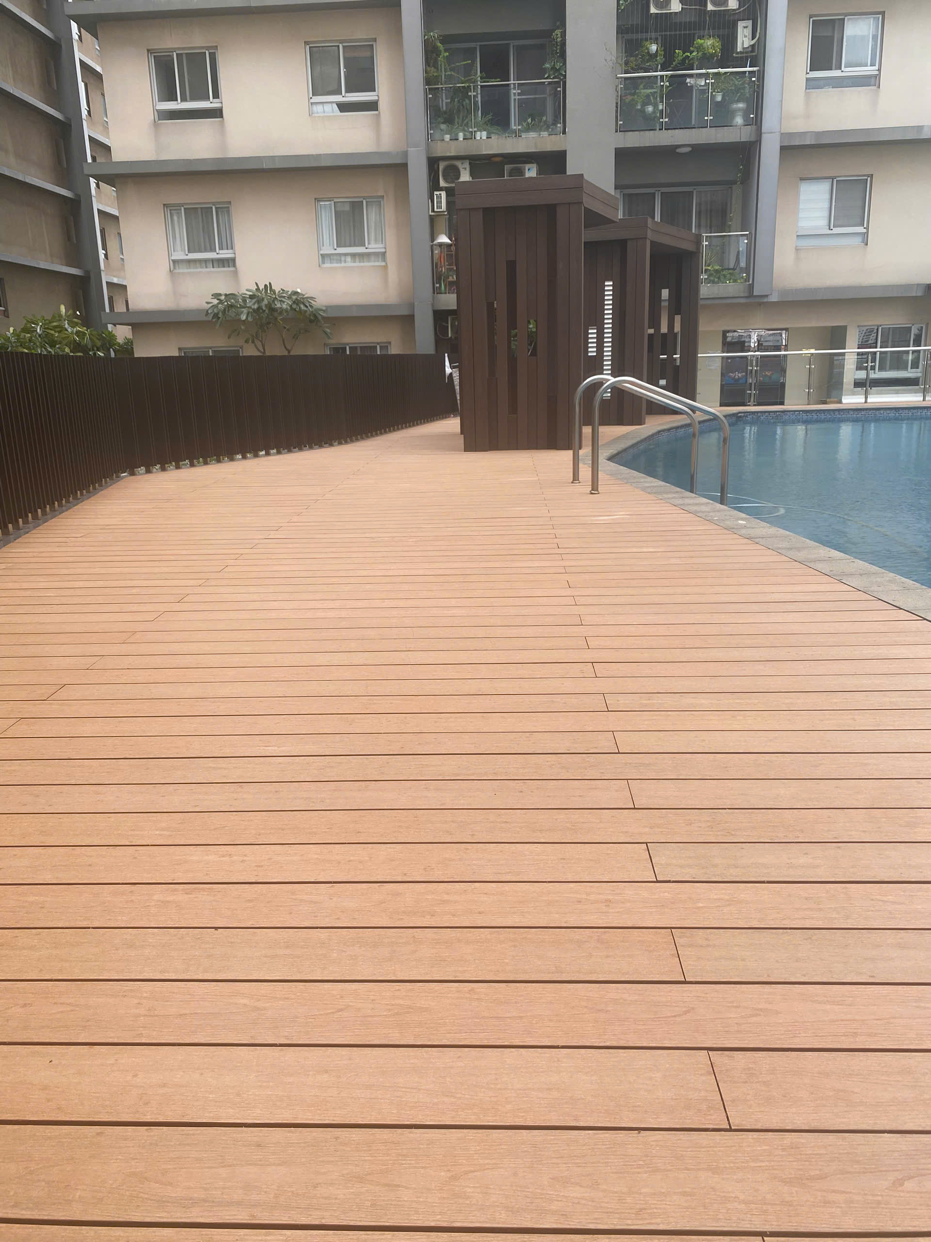 hwood-cosmo-q7-before-after-san-va-choi-ho-boi-31