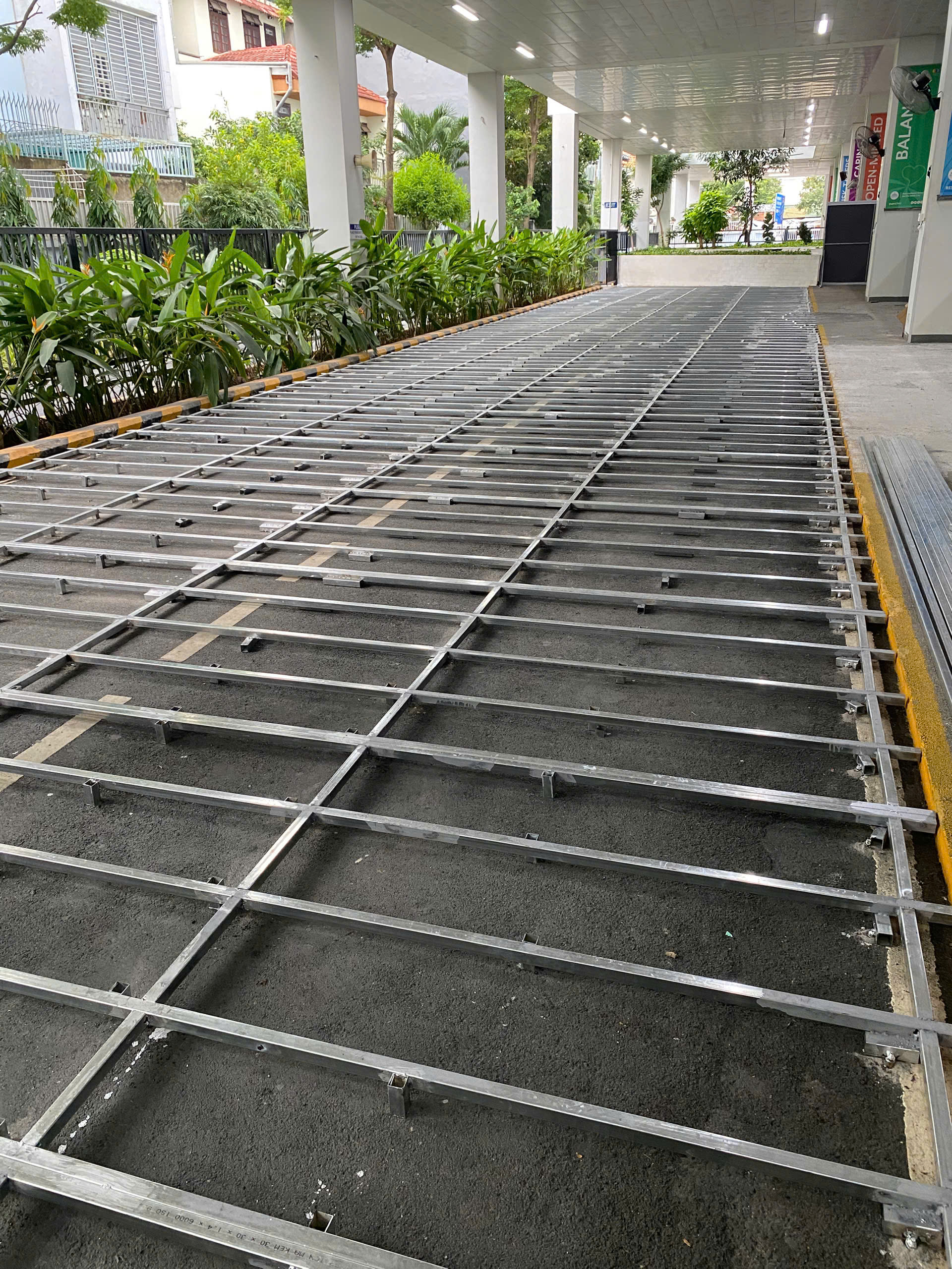 hwood-chia-se-cach-lap-dat-he-xuong-va-lap-san-go-nhua-ngoai-troi-28