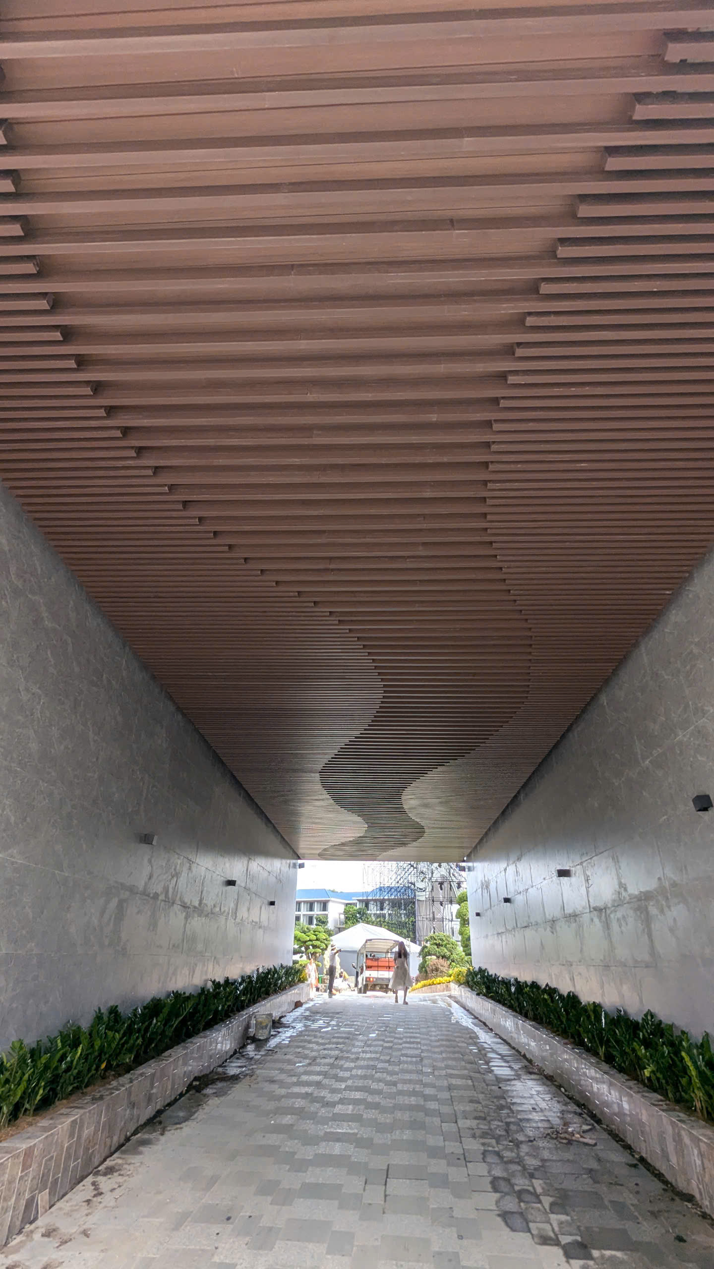 hwood-lam-treo-go-nhua-22